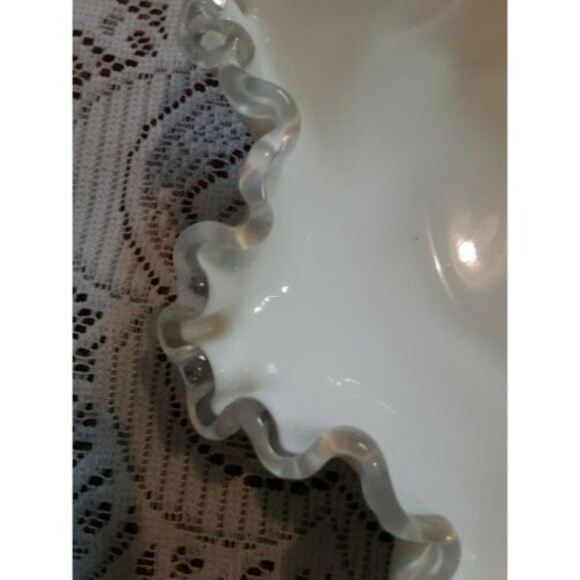 VINTAGE FENTON SILVER CREST MILK GLASS RUFFLE EDGE 8” BONBON Candy DISH - Picture 5 of 8